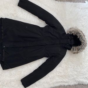 Women’s The North Face parka jacket. Very thick and warm!Excellent condition!